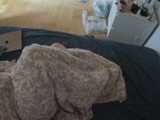 voyeurcam-julmodels-greybed-2 camsoda