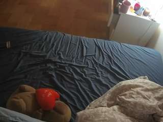 voyeurcam-julmodels-greybed-2 camsoda