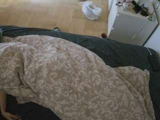 voyeurcam-julmodels-greybed-2