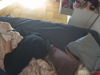 voyeurcam-julmodels-greybed-2