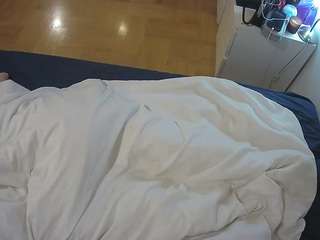 voyeurcam-julmodels-greybed-2