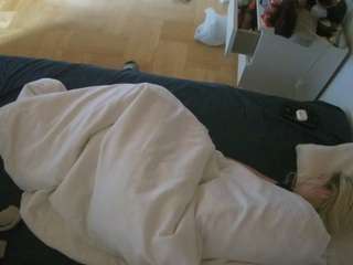 voyeurcam-julmodels-greybed-2