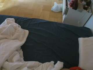 voyeurcam-julmodels-greybed-2