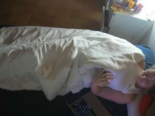 voyeurcam-julmodels-greybed-2 camsoda