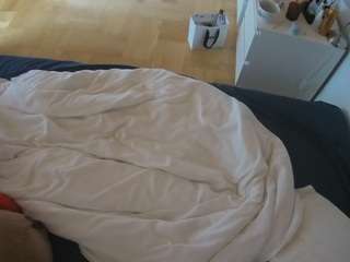 voyeurcam-julmodels-greybed-2