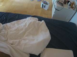 voyeurcam-julmodels-greybed-2