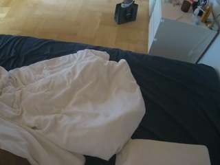 voyeurcam-julmodels-greybed-2
