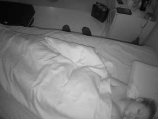 voyeurcam-julmodels-greybed-2