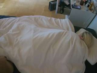 voyeurcam-julmodels-greybed-2