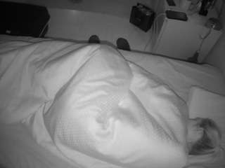 voyeurcam-julmodels-greybed-2