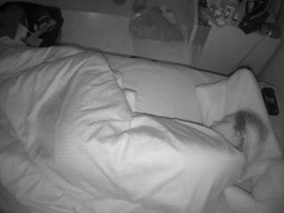 voyeurcam-julmodels-greybed-2