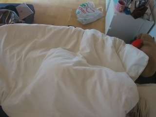 voyeurcam-julmodels-greybed-2