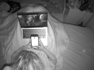 voyeurcam-julmodels-greybed-2 Profile Image