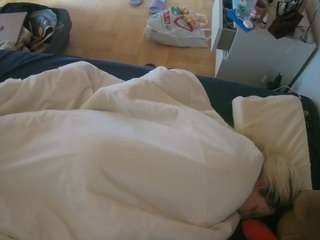 voyeurcam-julmodels-greybed-2