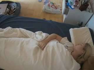 voyeurcam-julmodels-greybed-2