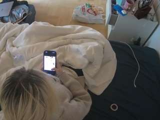 voyeurcam-julmodels-greybed-2