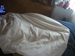 voyeurcam-julmodels-greybed-2