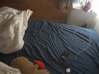 voyeurcam-julmodels-greybed-2