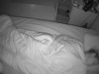 voyeurcam-julmodels-greybed-2