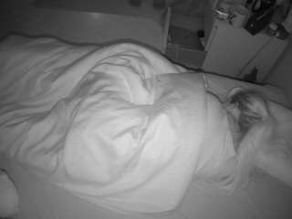 voyeurcam-julmodels-greybed-2