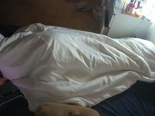 voyeurcam-julmodels-greybed-2 Pov live webcam