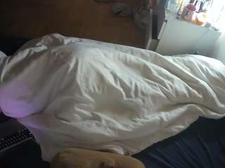 voyeurcam-julmodels-greybed-2