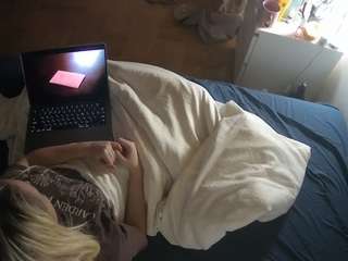 voyeurcam-julmodels-greybed-2