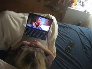 voyeurcam-julmodels-greybed-2