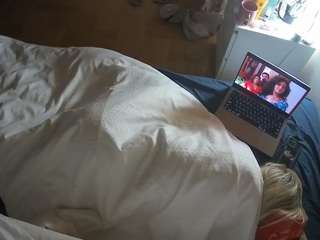 voyeurcam-julmodels-greybed-2