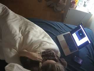 voyeurcam-julmodels-greybed-2