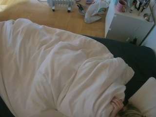 voyeurcam-julmodels-greybed-2