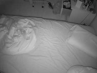 voyeurcam-julmodels-greybed-2 webcam model