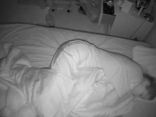 voyeurcam-julmodels-greybed-2