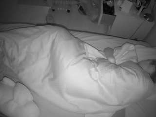 voyeurcam-julmodels-greybed-2