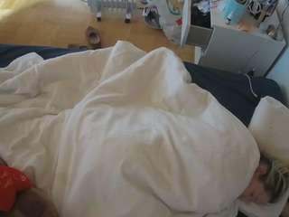 voyeurcam-julmodels-greybed-2