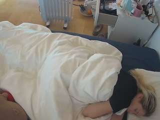 voyeurcam-julmodels-greybed-2