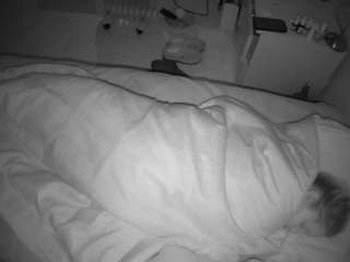 voyeurcam-julmodels-greybed-2