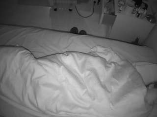 voyeurcam-julmodels-greybed-2 camsoda