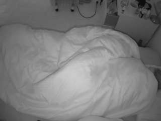 voyeurcam-julmodels-greybed-2 webcam model