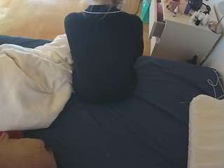 voyeurcam-julmodels-greybed-2