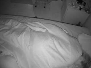 voyeurcam-julmodels-greybed-2