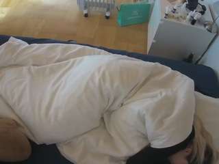 voyeurcam-julmodels-greybed-2