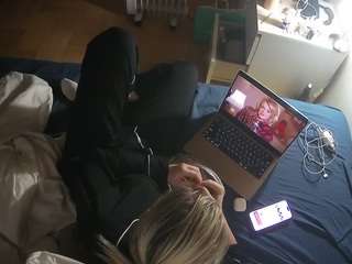 voyeurcam-julmodels-greybed-2