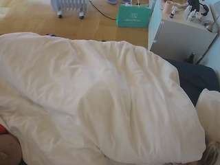 voyeurcam-julmodels-greybed-2