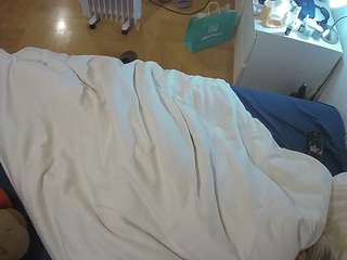 voyeurcam-julmodels-greybed-2