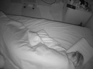 voyeurcam-julmodels-greybed-2