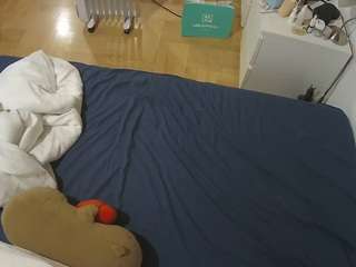 voyeurcam-julmodels-greybed-2