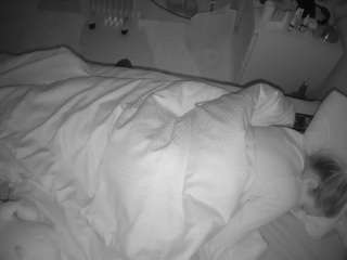 voyeurcam-julmodels-greybed-2