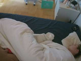 voyeurcam-julmodels-greybed-2