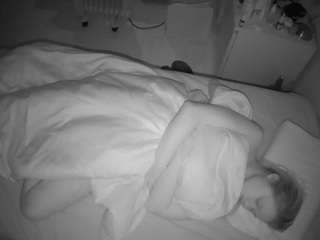 voyeurcam-julmodels-greybed-2